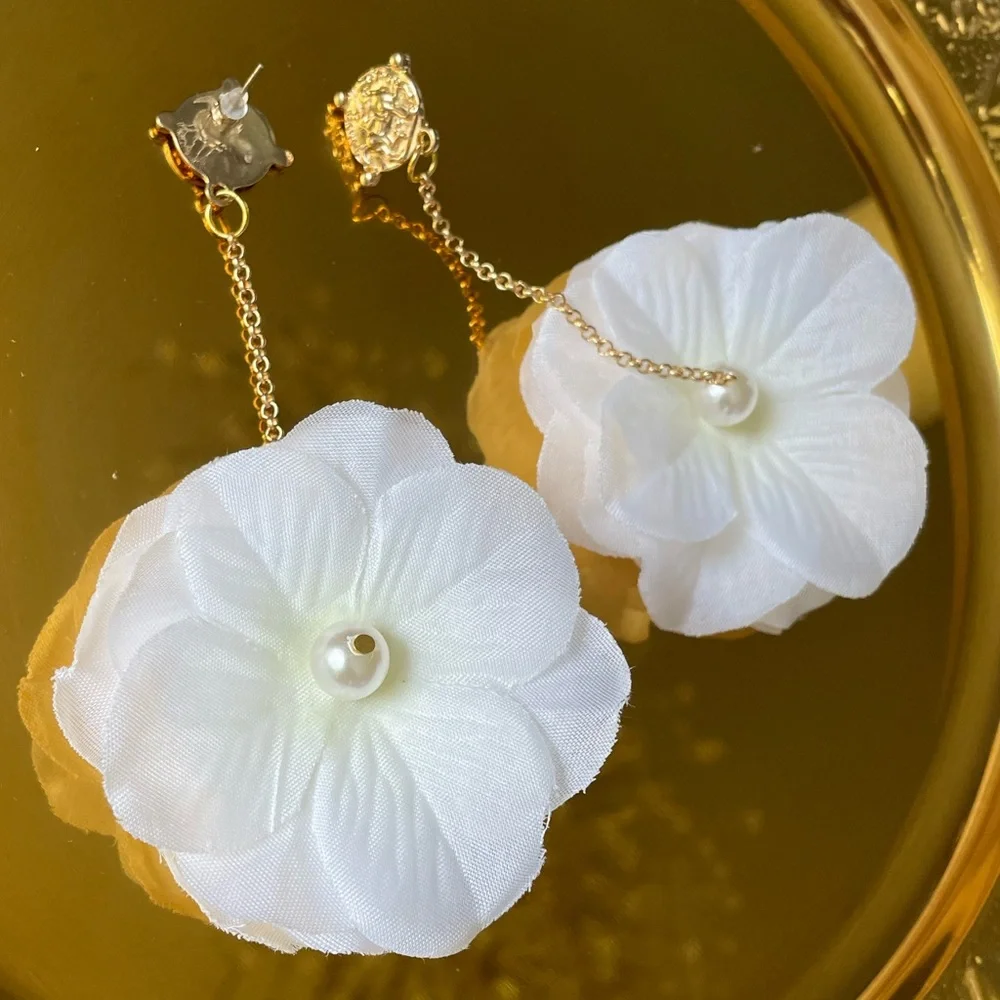 Urban Outfitters Flowers Dangle Earrings